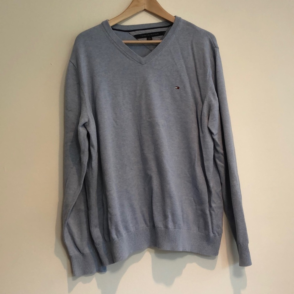 Tommy Hilfiger v neck sweater men’s XL light blue long sleeve